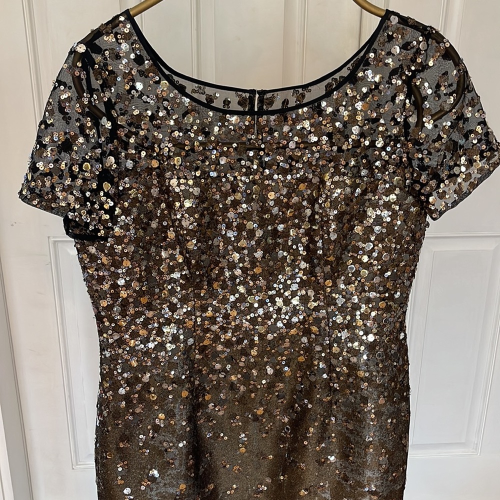 Carolina Herrera Gold and Ivory Sequin Midi Dress with Short Sleeves - Picture 6 of 7